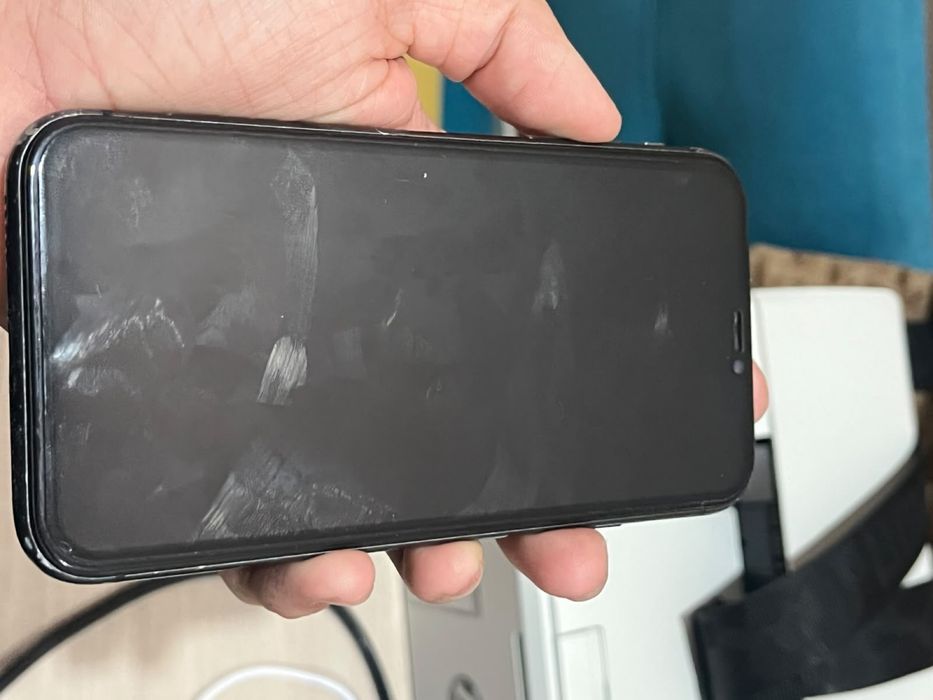 iPhone 11 в хорошем состоянии