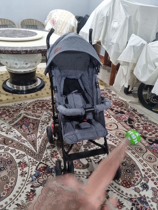 Новая коляска не использованная