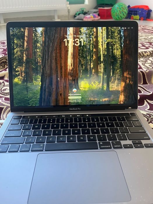 Продам Macbook 13pro