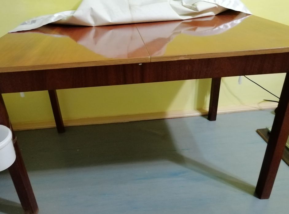 Стол раздвижной полированный