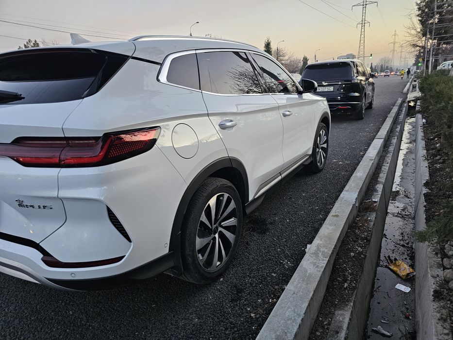 BYD.CHEMPION. 605. Yili 2023. Yurgani 58000. Narxi 23700