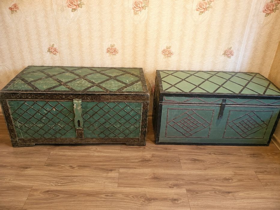 Продаю 2 старинных сундука — 10 000 ₸ за оба.