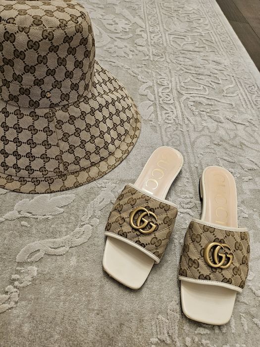 Papuci și pălărie Gucci