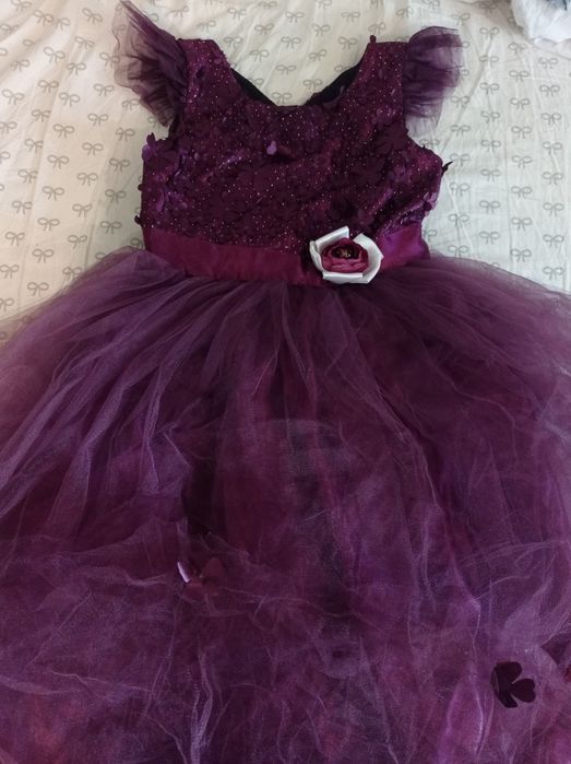 Момичешки роклички