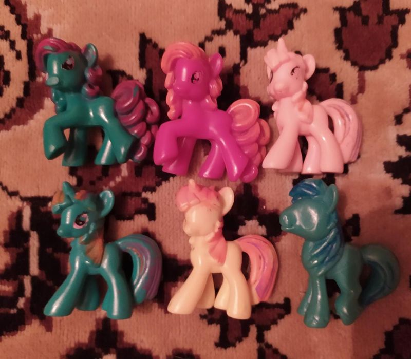 Продам   маленьких и средних пони