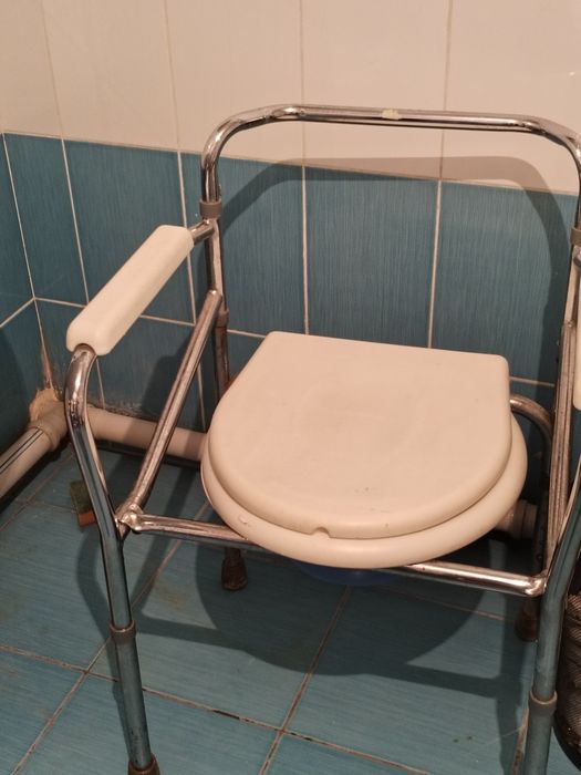 Туалет , унитаз , для пожилых