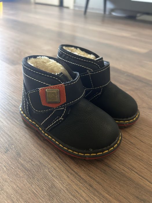 Продам Детские ботинки