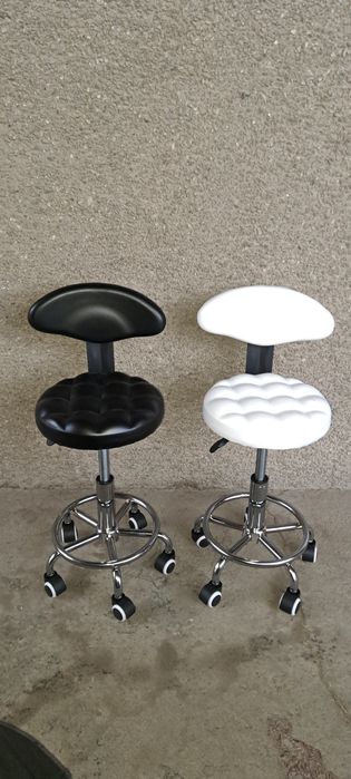 Стулья. На колёсах.Для салонов и т д.