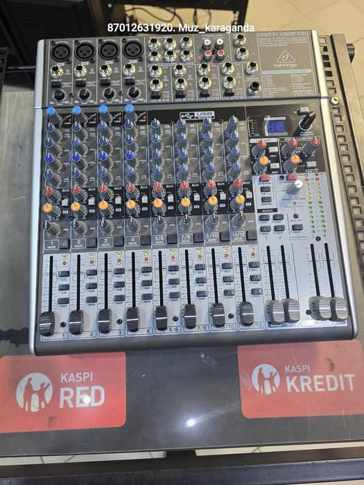Микшерный пульт Behringer