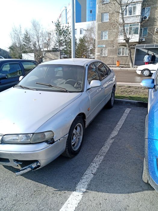 Автомобиль Мазда кронос