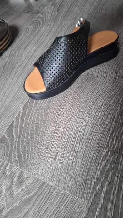 Sandale din piele NOI