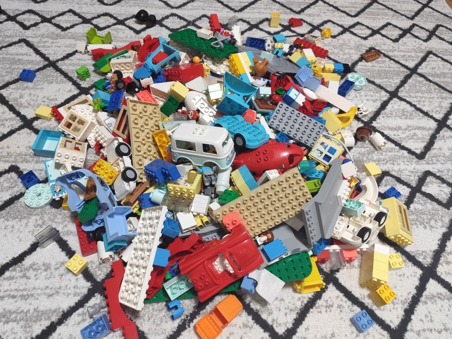 Vând cutie de 80 l plina cu lego duplo