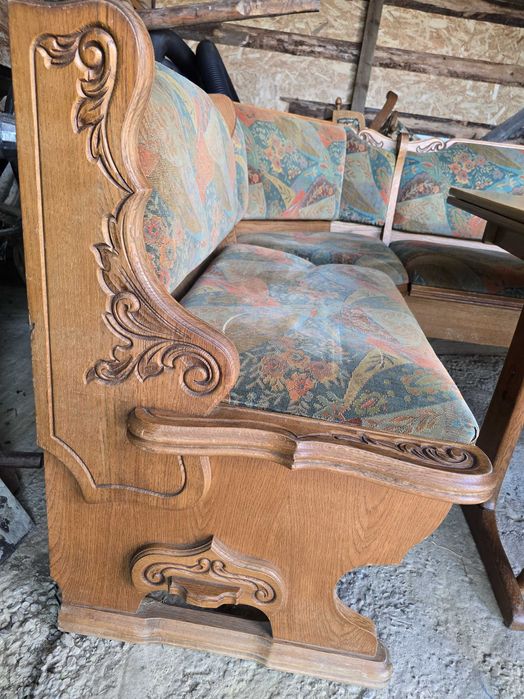 Colțar cu masa si scaune