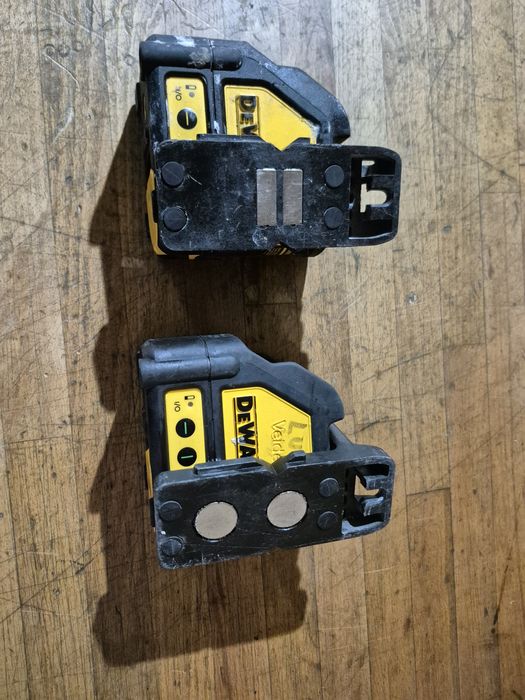 Nivela laser  DEWALT  DW088 raza roșie si verde