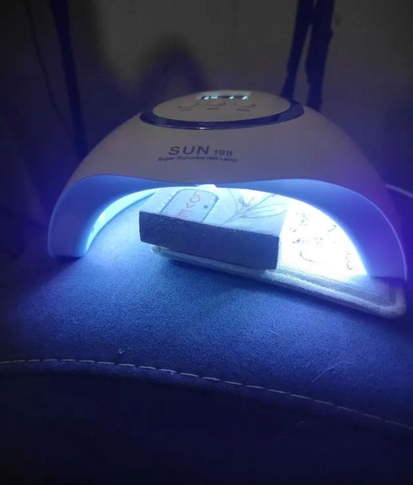 NOUA Lampa unghii UV oja semipermaneneta