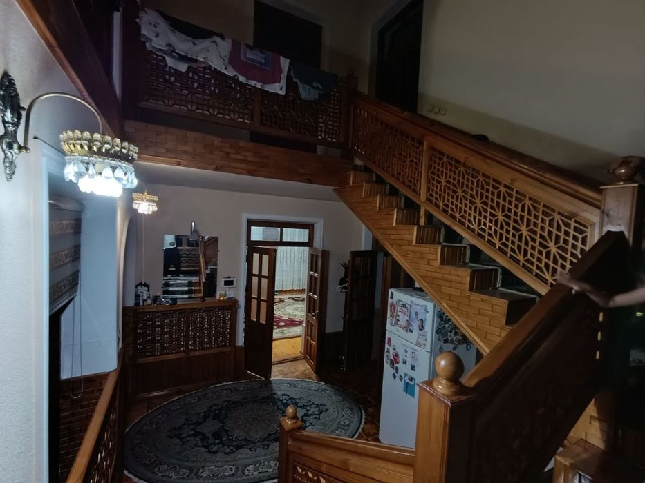 Srochna uy sotiladi Kotta qani