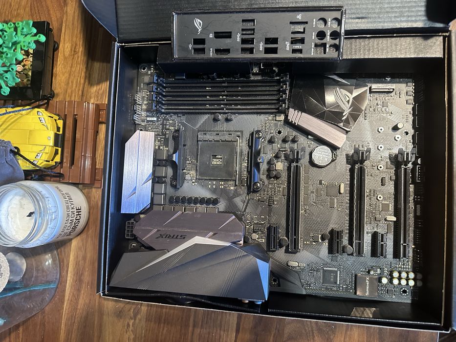 Дънна платка Asus Rog Strix x370 am4