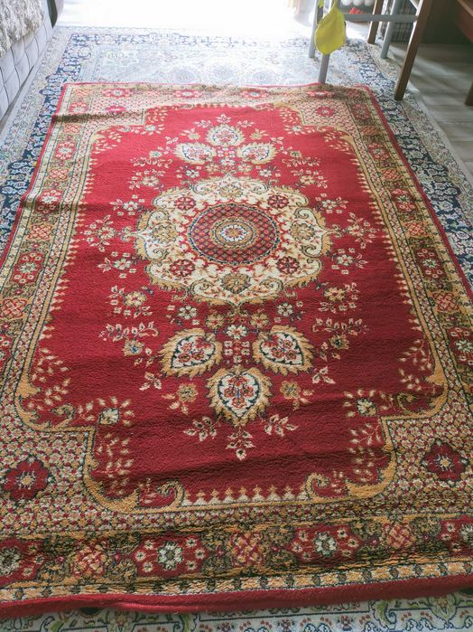 Продам ковёр 1,5*2,2