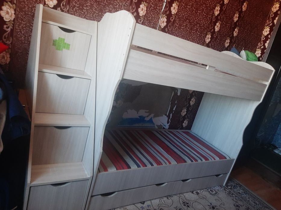 Продам двухярусную кровать