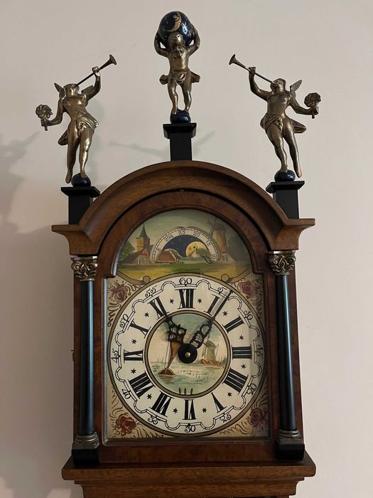 Античен,стенен-Фрезийски часовник,тъмен орех 1950-1960г.с махало