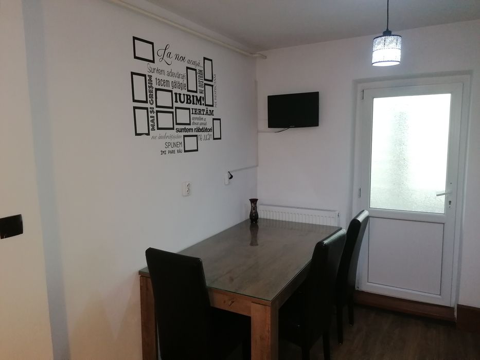 Închiriez apartament 3 camere, zona centrala