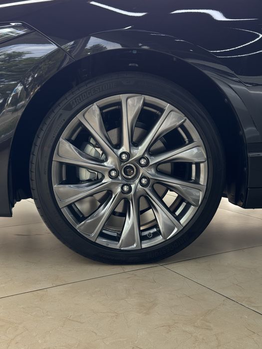 Toyota Avalon (Hybrid)