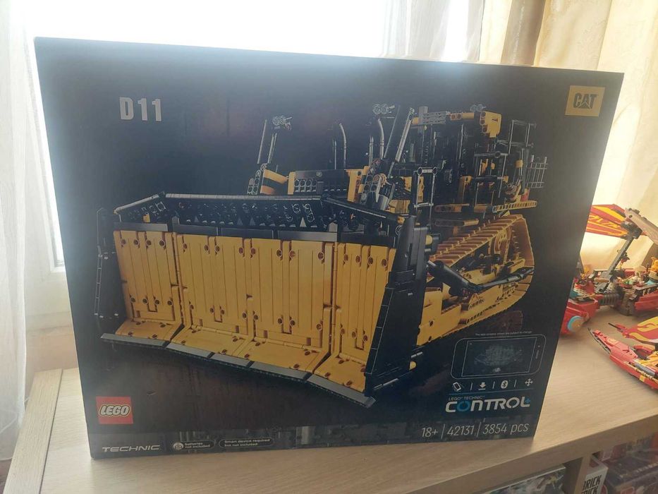LEGO 42131 Cat D11 Bulldozer