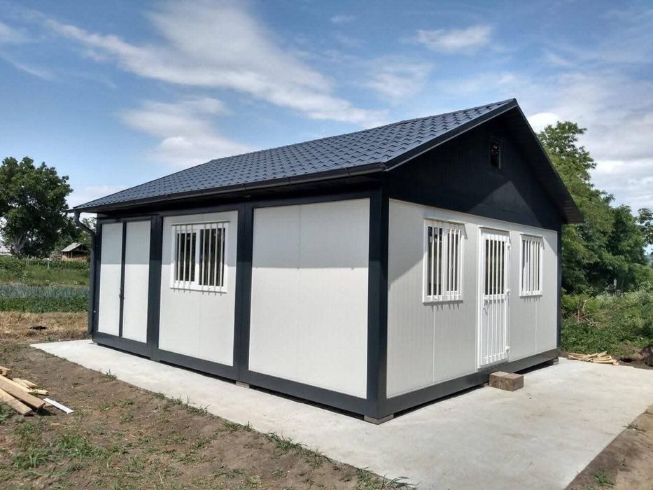 Vând case pe structura metalica la cheie