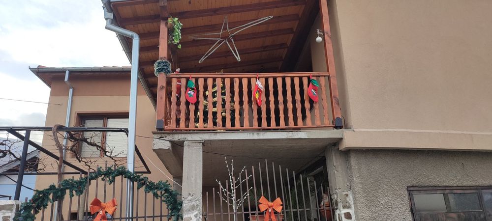 Дървен парапет от масив