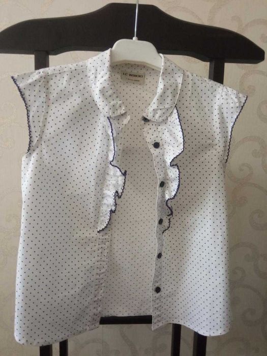 Продам школьные блузки