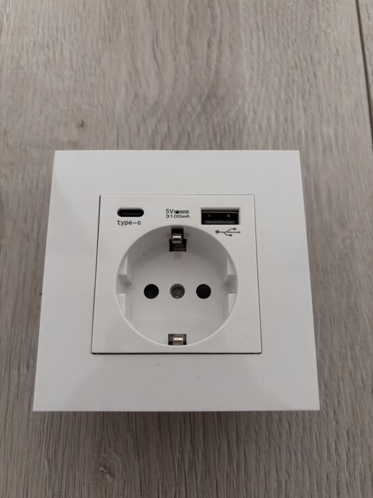 Розетка с type-s usb