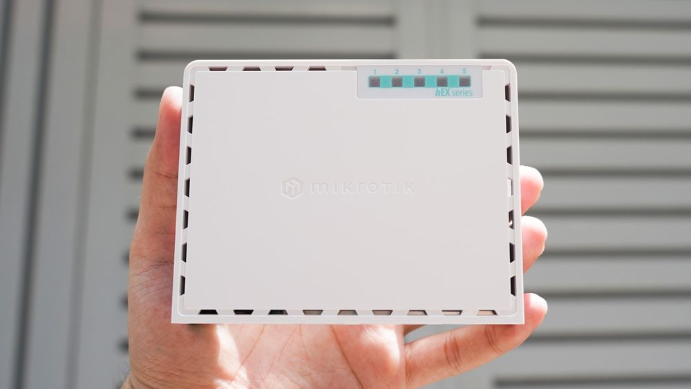 # MikroTik hEX RB750Gr3 Маршрутизатор Гигабитный