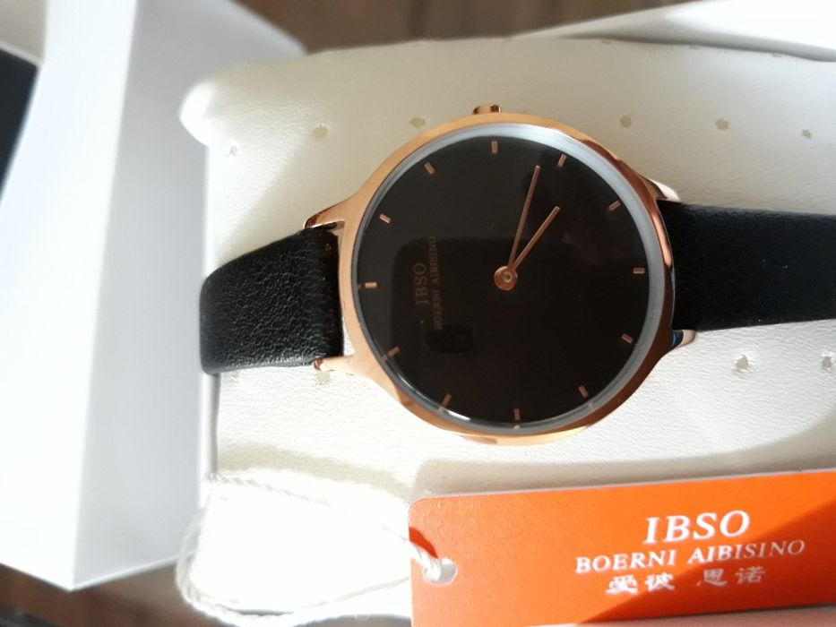 Нови, елегантни дамски часовници с висококачествена кожена каишка