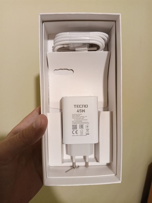 Продам новый телефон Tecno Spark 40.