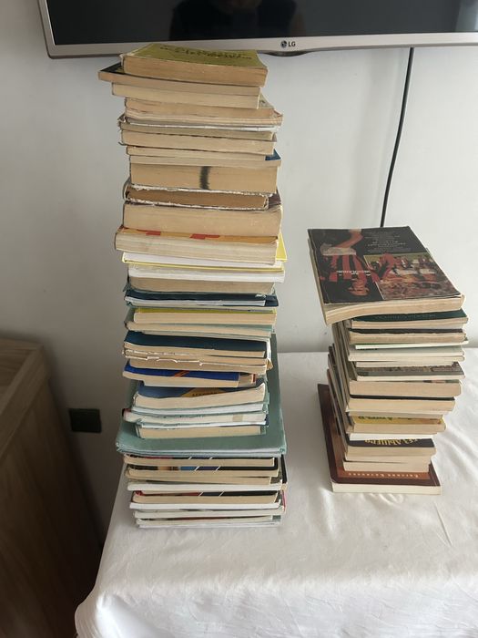 Продавам книги на различна тематика