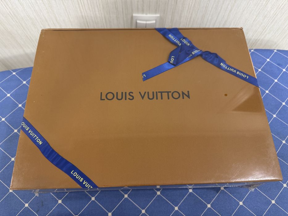 Продам женскую сумочку Louis Vuitton