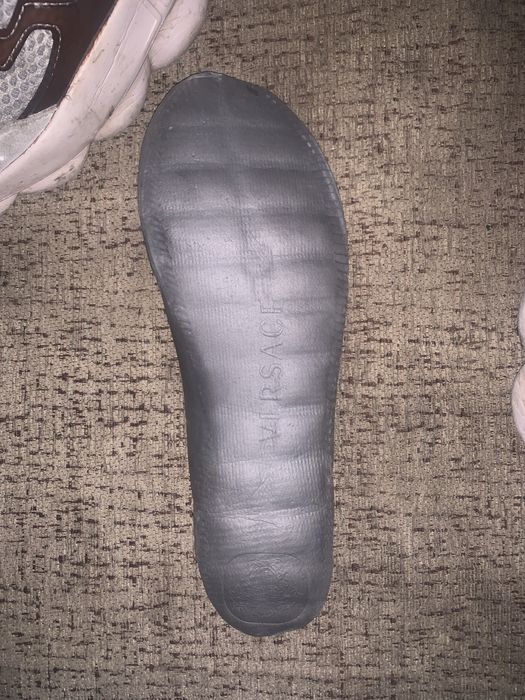 Am o pereche de adidași de la Versace originali marime 40