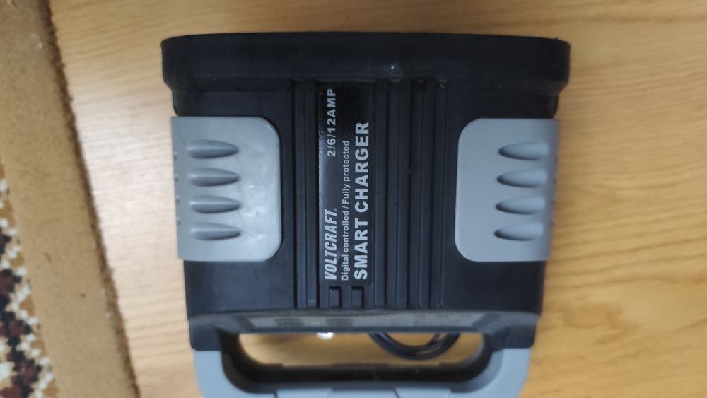 Зарядно за акумулатор.Voltcraft.