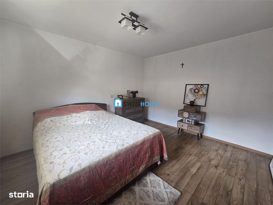 Casa de vanzare in Mandra  Spatiu generos si anexe