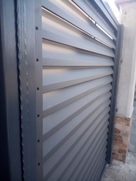Изработка и монтаж на ламелни врати и огради.