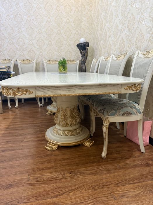 Мебель стол и 12 стульев