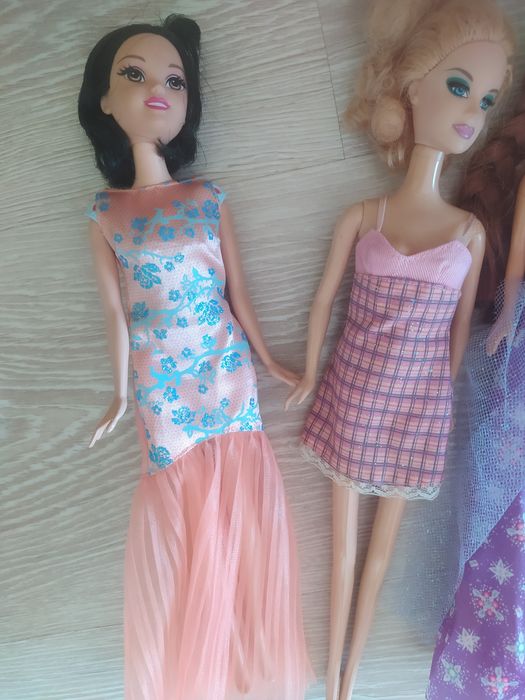 Четири броя кукли