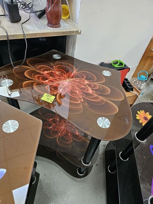 Маса стъклена различни мосели