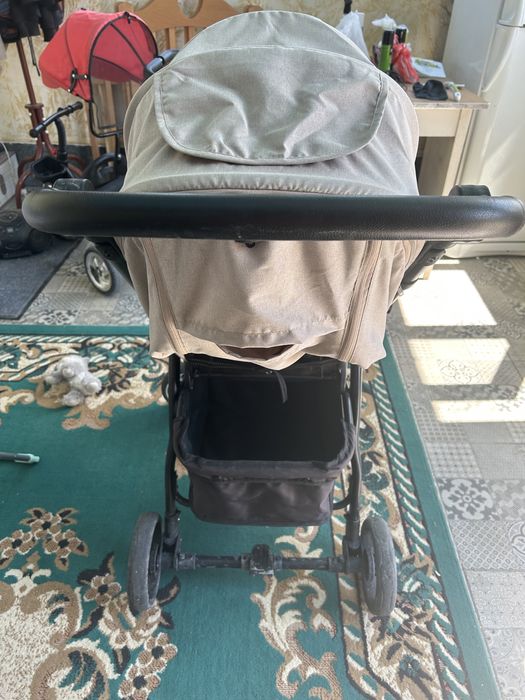 Детская прогулачная коляска