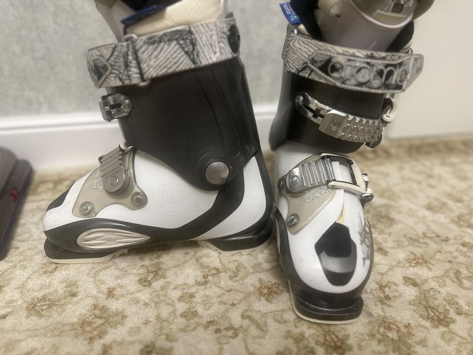 горнолыжные ботинки Atomic live fit 60