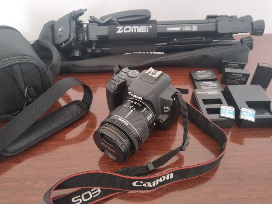 Фотоаппарат Canon EOS 250D