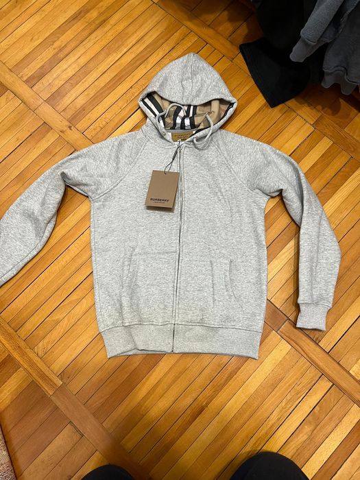 Vând hanorac Burberry