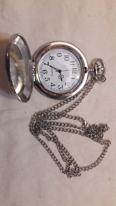 Кварцевые часы . Подарочные.