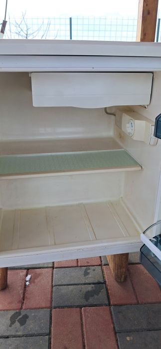 Vând mini frigider Gorenje 90litri , 70 w ,