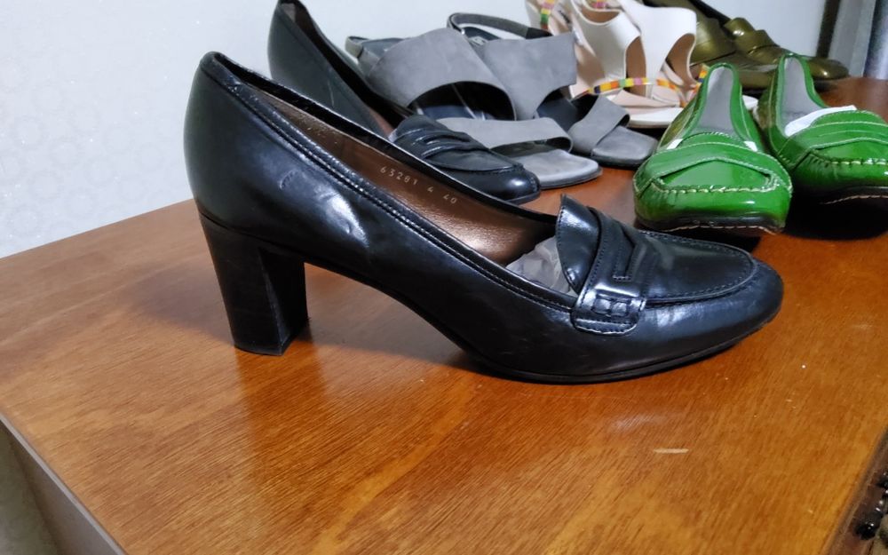 Продам женскую обувь